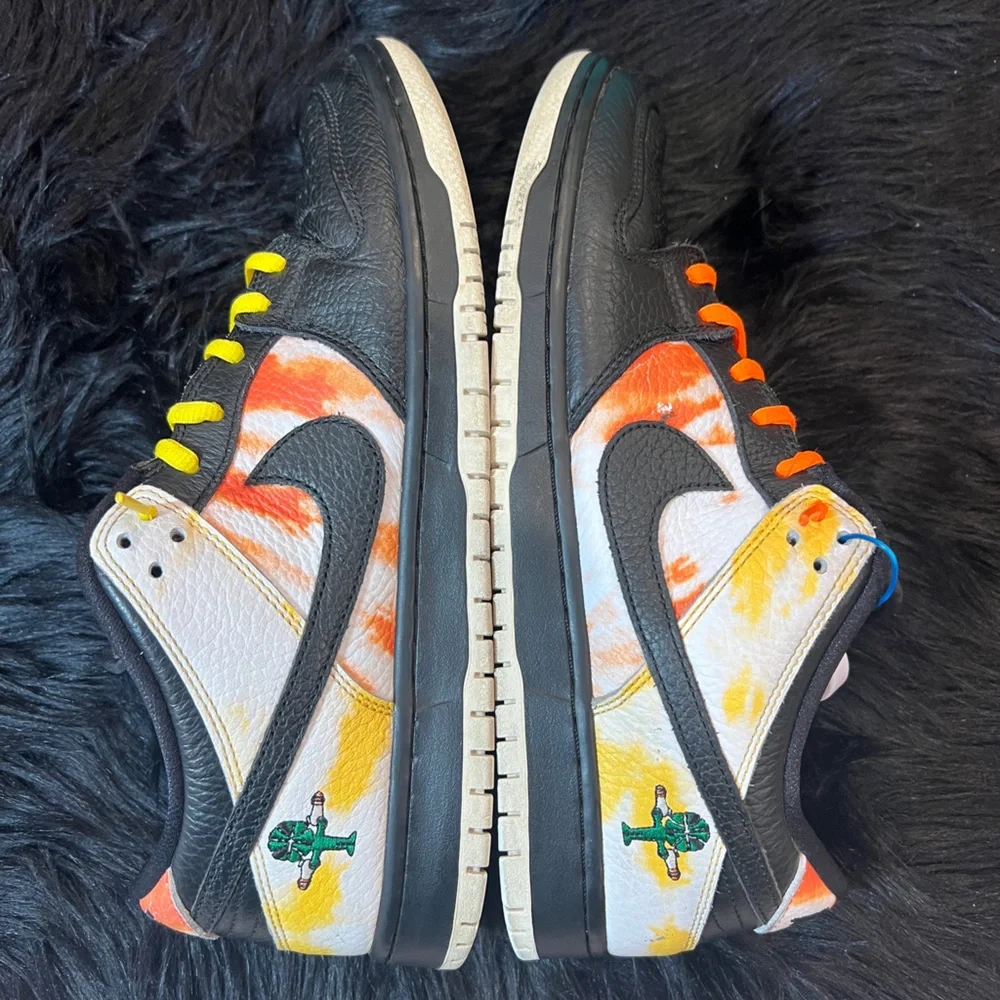 NIKE SB DUNK LOW | Raygun Tie-Dye Black | Size 11M - Picture 7 of 9